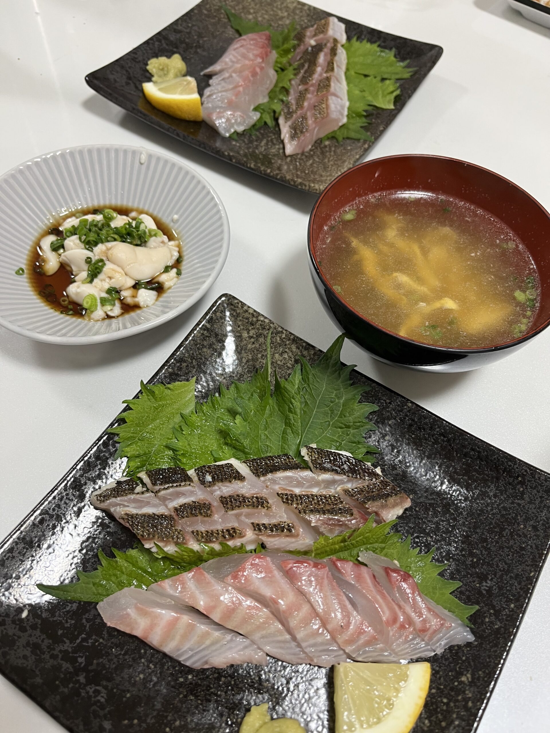 刺身・白子・味噌汁の食卓