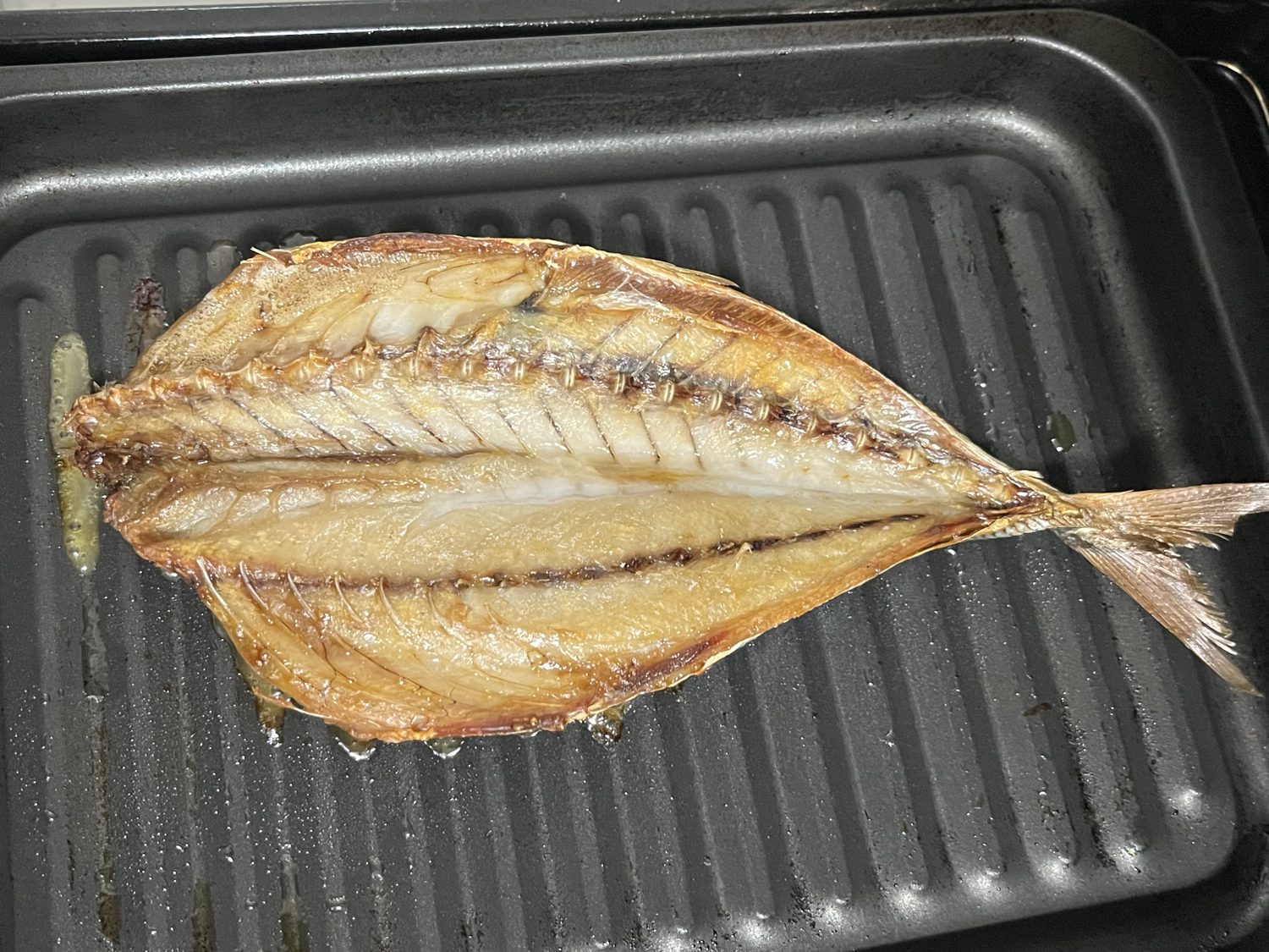 焼き上がったムロアジの干物
