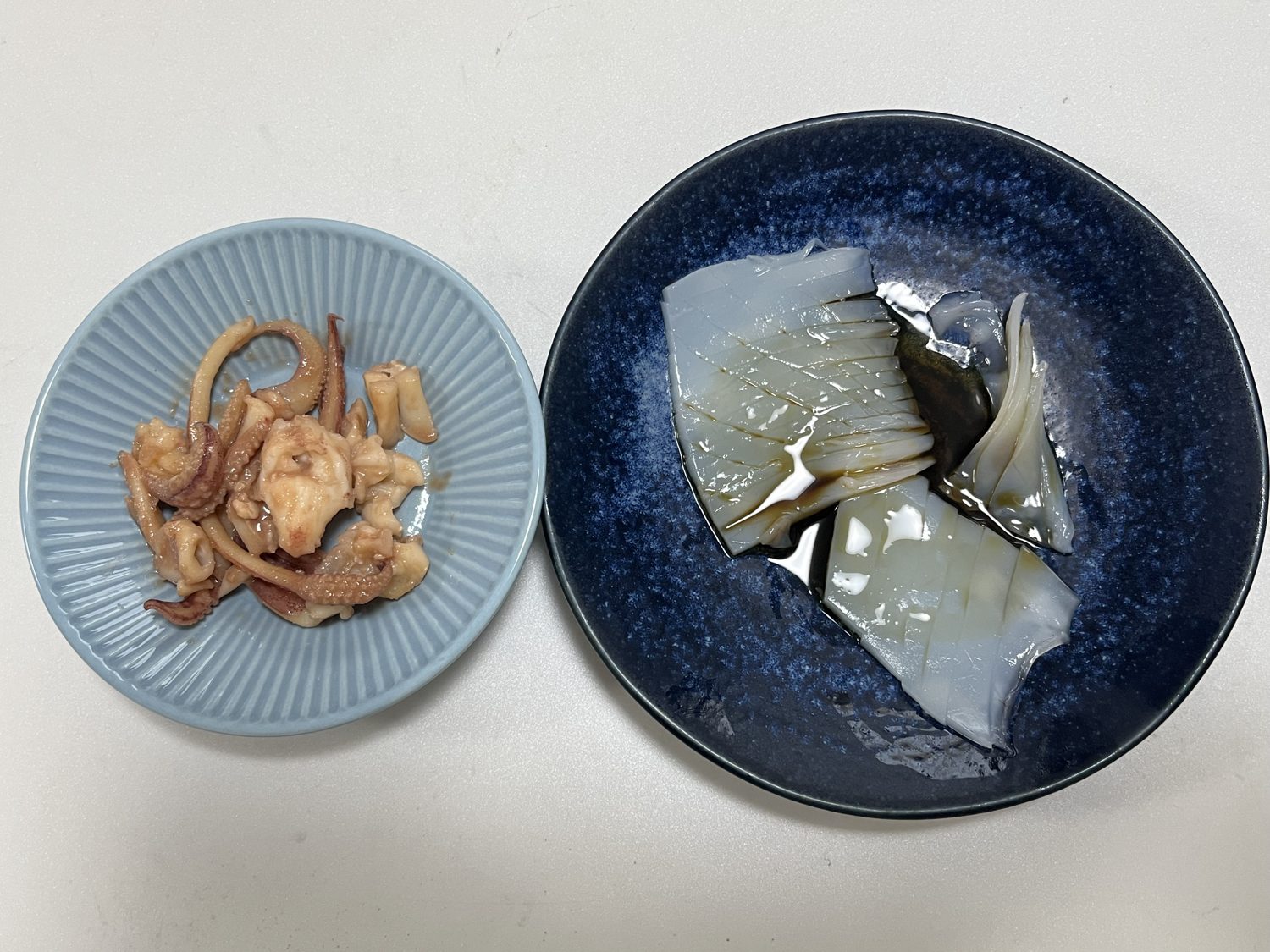 沖漬けのゲソと生のイカ刺身の昼食