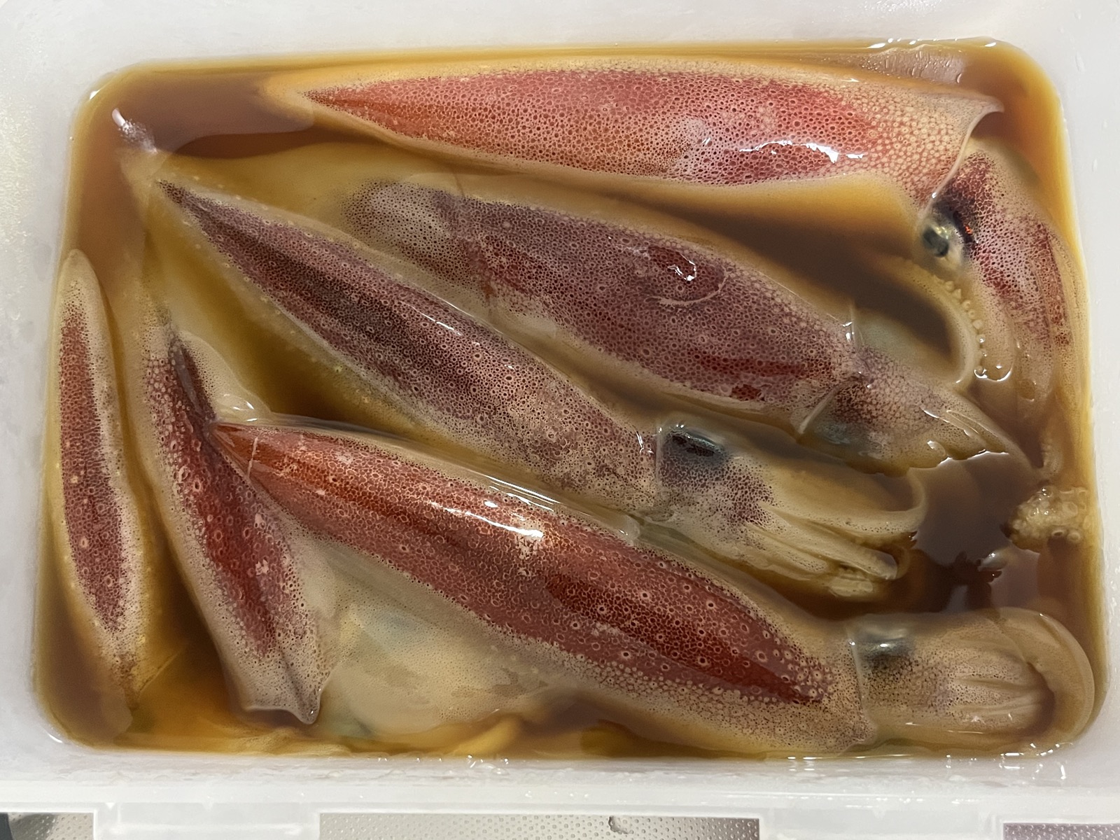 2日漬けて飴色になったイカの沖漬け