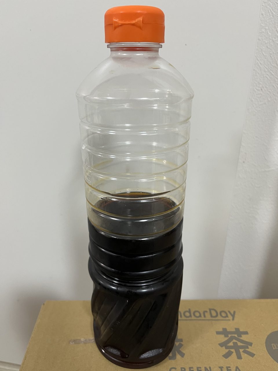半分以上残った1Lの麺つゆのボトル