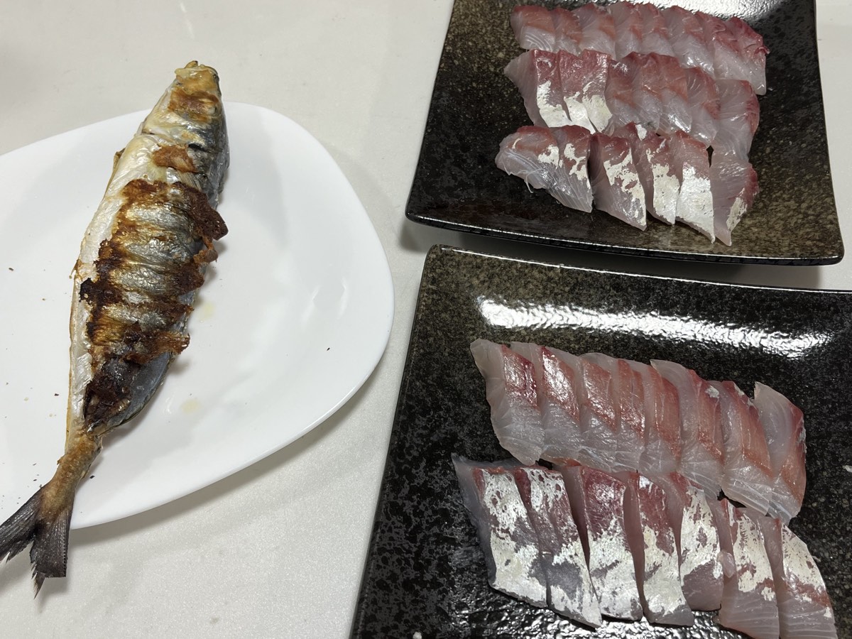 マルアジの塩焼きとネイリの刺身