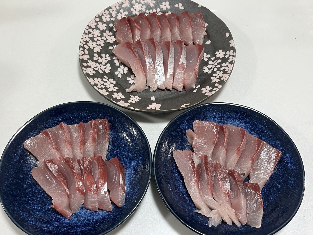 60cmのハマチの刺身3皿