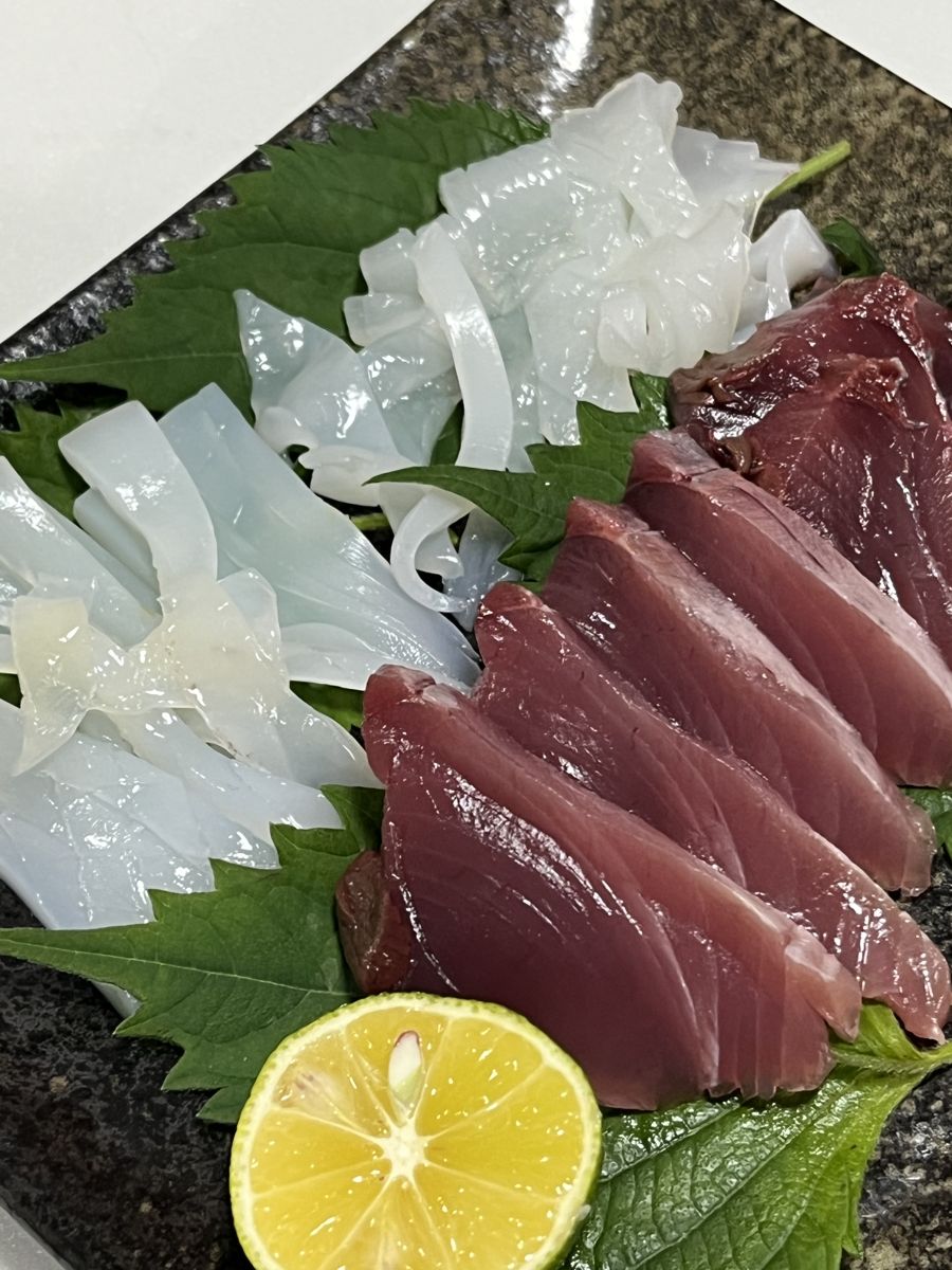 カツオとケンサキイカの刺身
