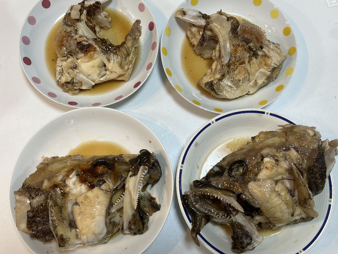 チャイロマルハタの頭とカマの煮付け4皿
