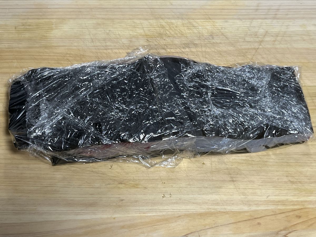 昆布で挟んでラップで包んだチャイロマルハタ