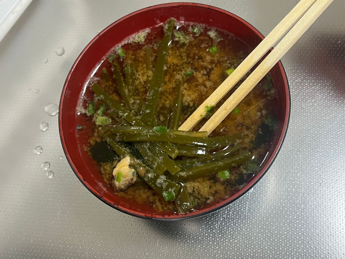 使った昆布を入れて作った即席の味噌汁